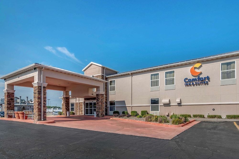 Comfort Inn & Suites Junction City - near Fort Riley 1