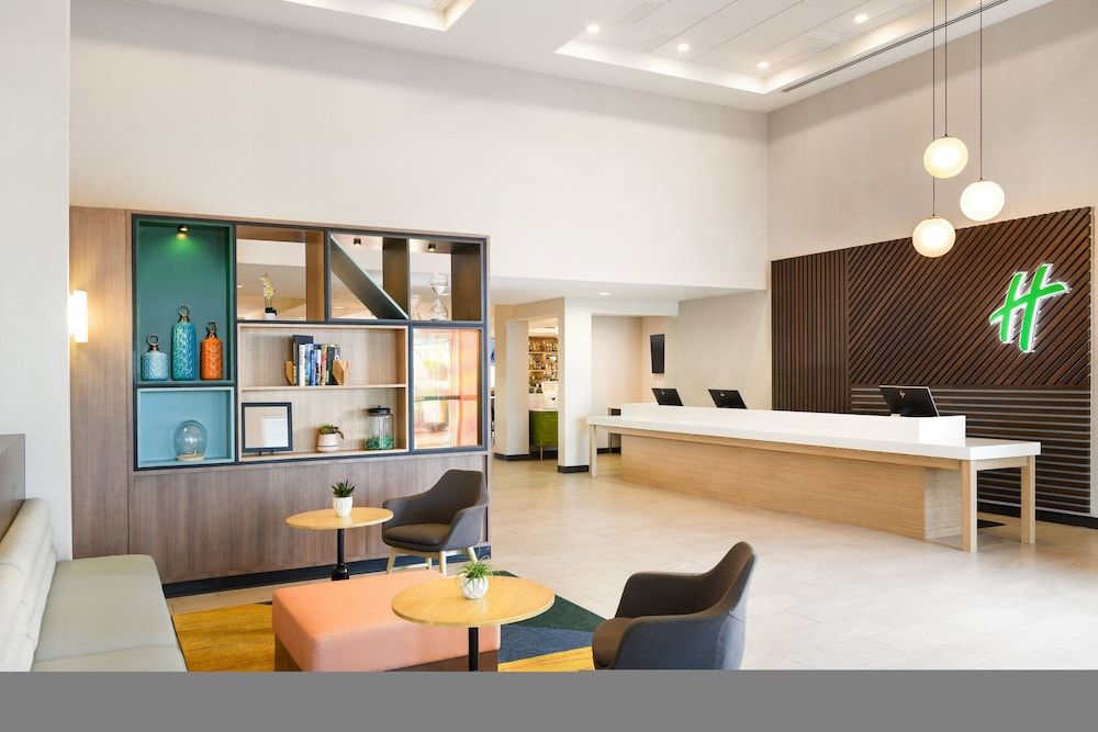 Holiday Inn & Suites OAKLAND - AIRPORT by IHG 1