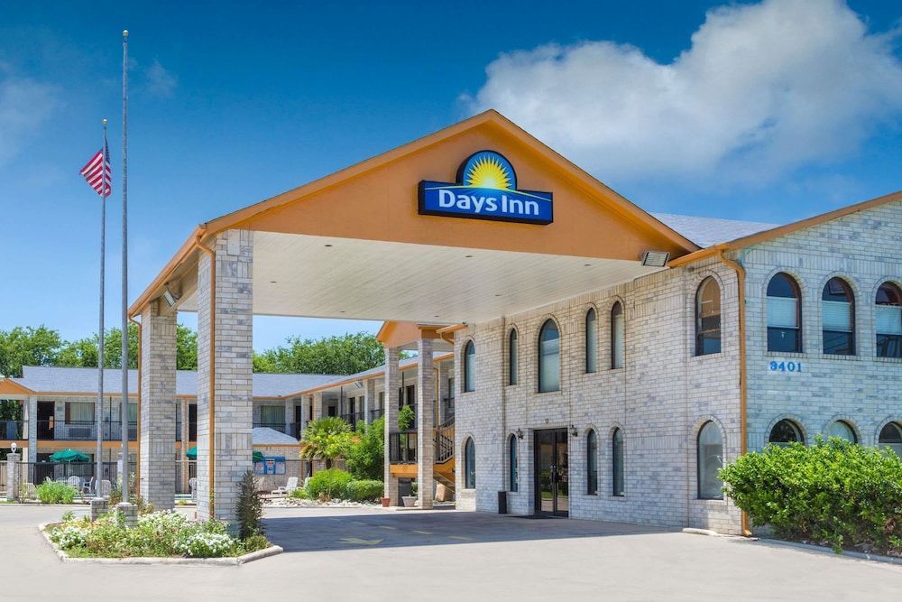 Days Inn Windcrest by Wyndham San Antonio 1