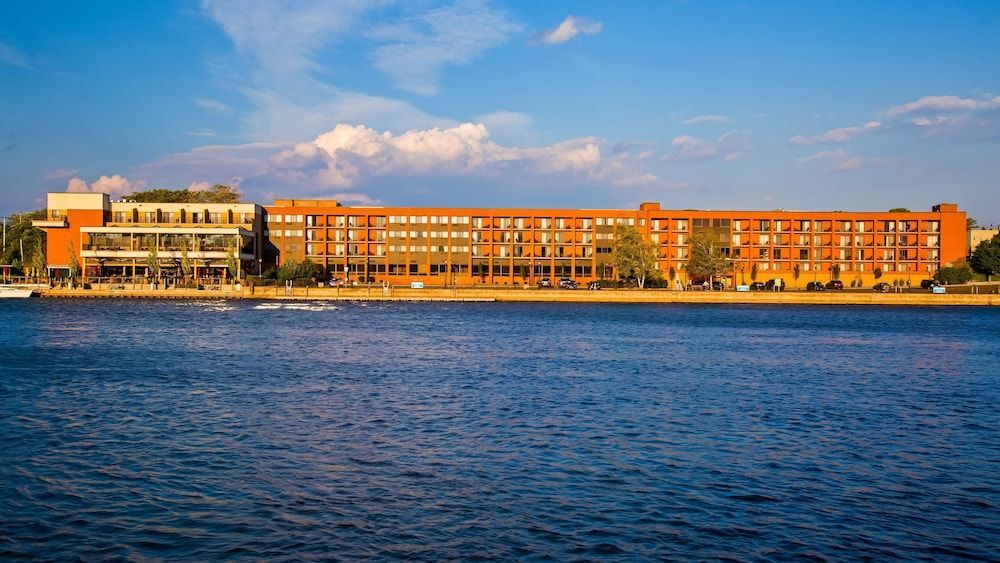 Best Western Plus Oswego Hotel and Conference Center 1
