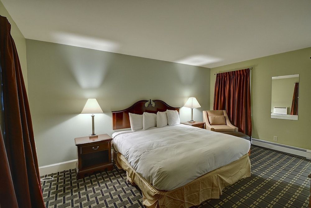 Colonial Motel 1