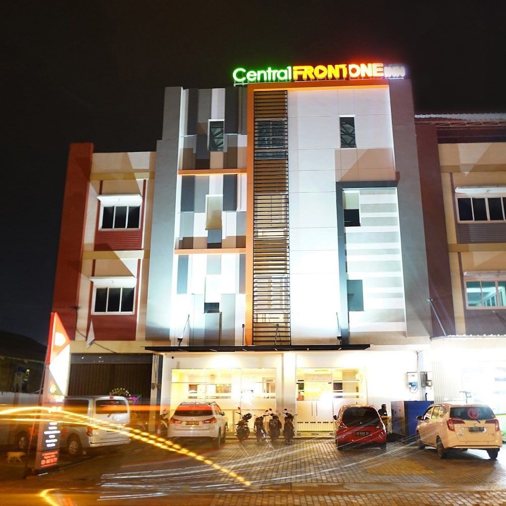 Central Front One Inn Jakarta Airport 1