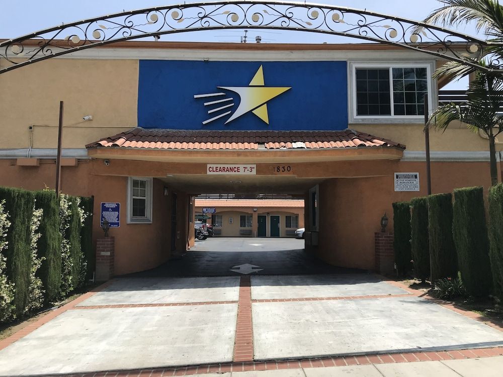 Starlight Inn La Brea 1