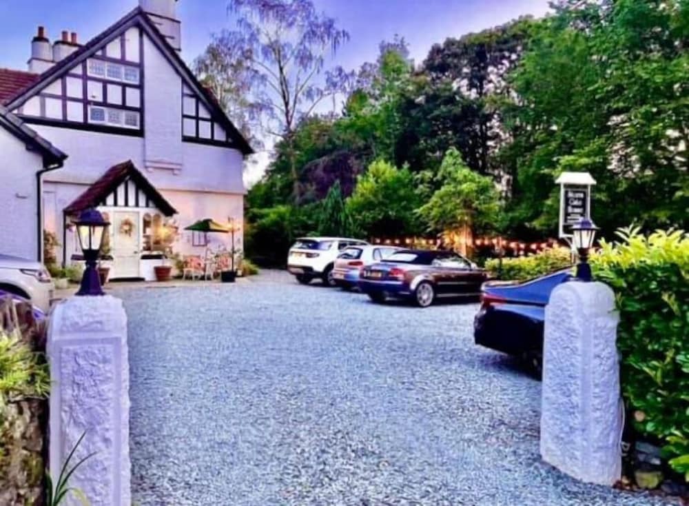 Storrs Gate House B & B No pets Allowed 1