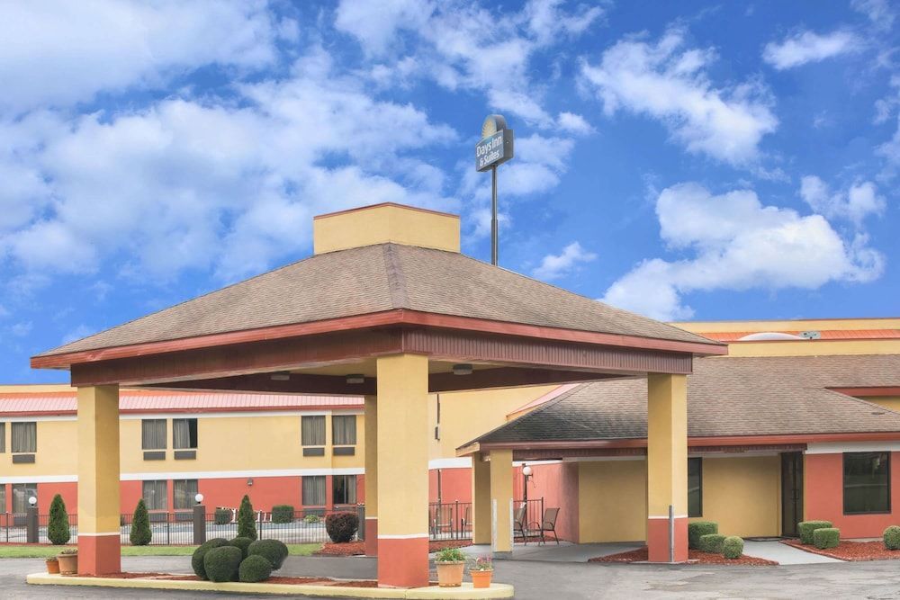 Days Inn & Suites by Wyndham Casey 1