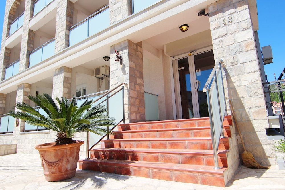 Mila & Aleksandr Apartments 2