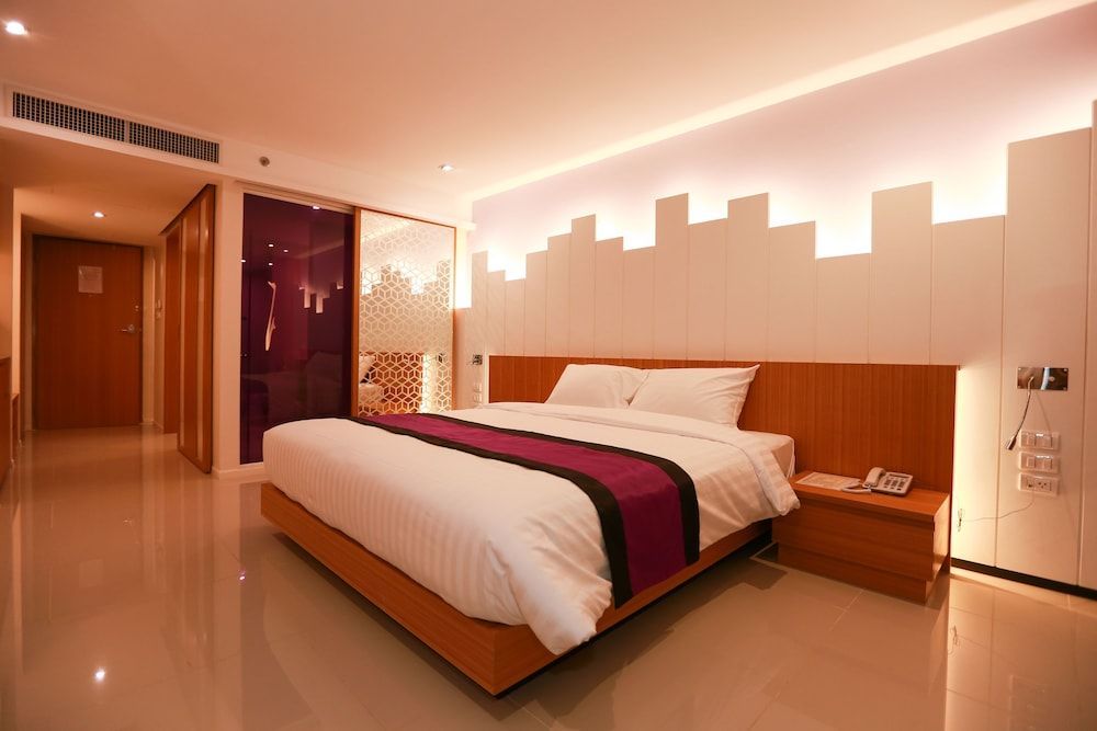 The Whisper Hotel 1