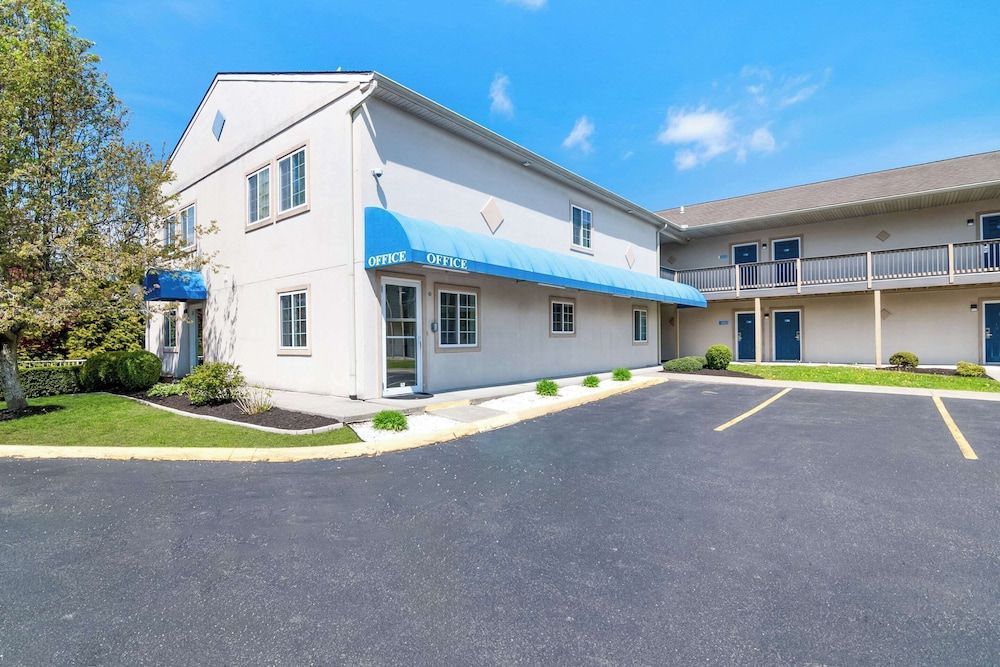 Econo Lodge Bethel - Danbury 1