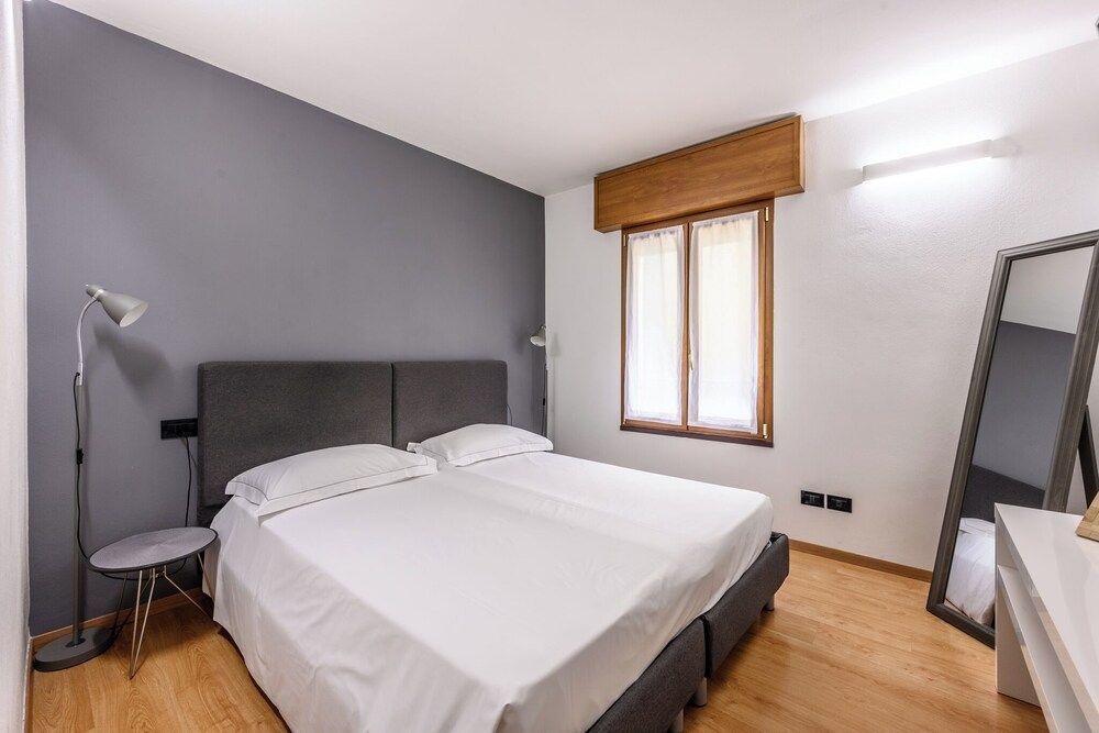Emilia Studios 6 1