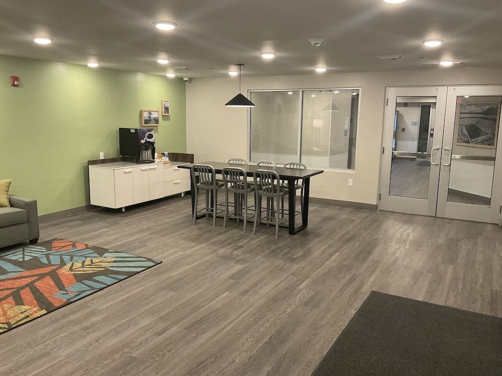 WoodSpring Suites Detroit Sterling Heights 2
