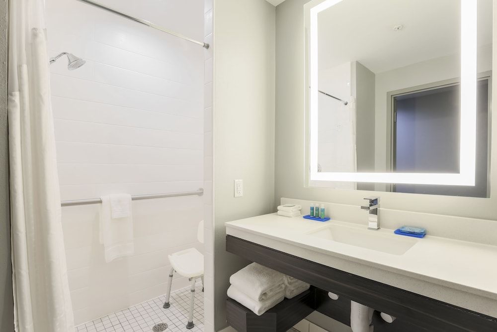 Holiday Inn Express & Suites HOUSTON - HOBBY AIRPORT AREA by IHG 2