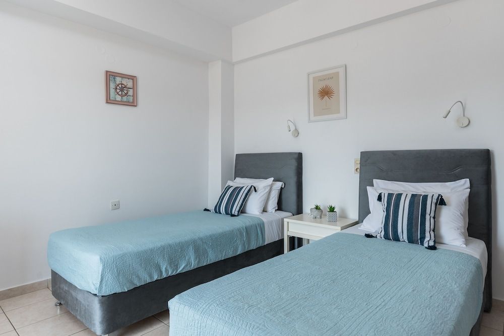 Dora Pool Studios by Konnect,150m from the Beach 2