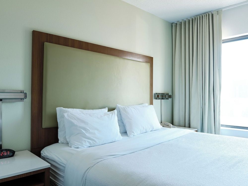 The Beacon Charlotte Airport by IHG 2