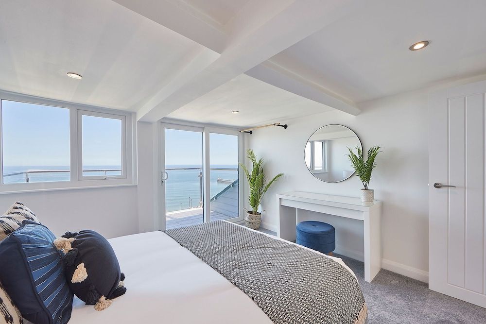 Host & Stay - Penthouse Pier View 1