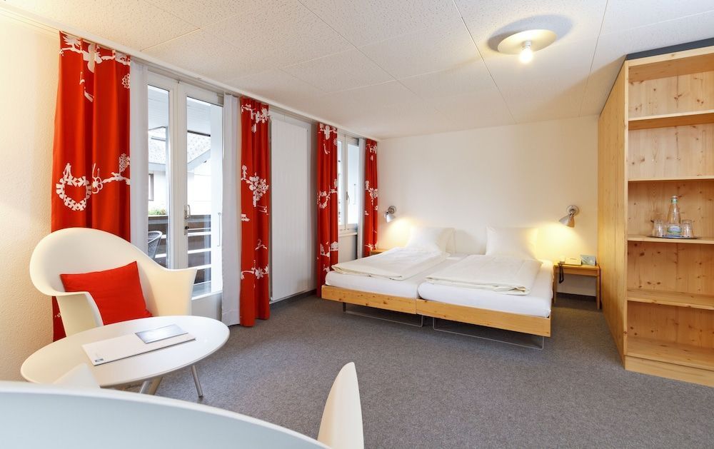 Hirschen Guesthouse - Village Hotel 2