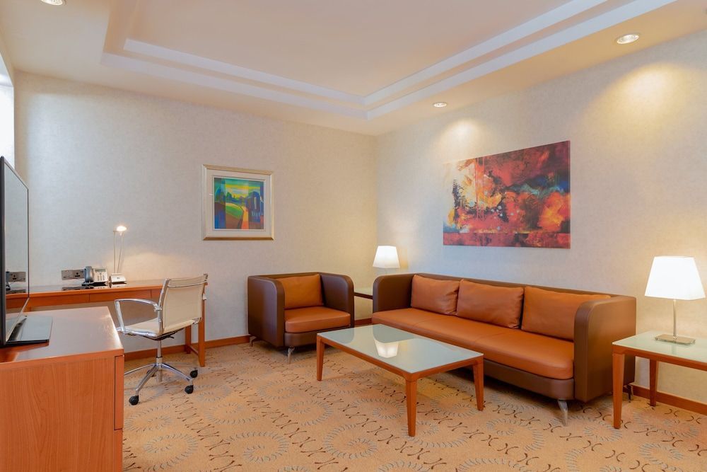 Holiday Inn SUITES KUWAIT SALMIYA by IHG 2
