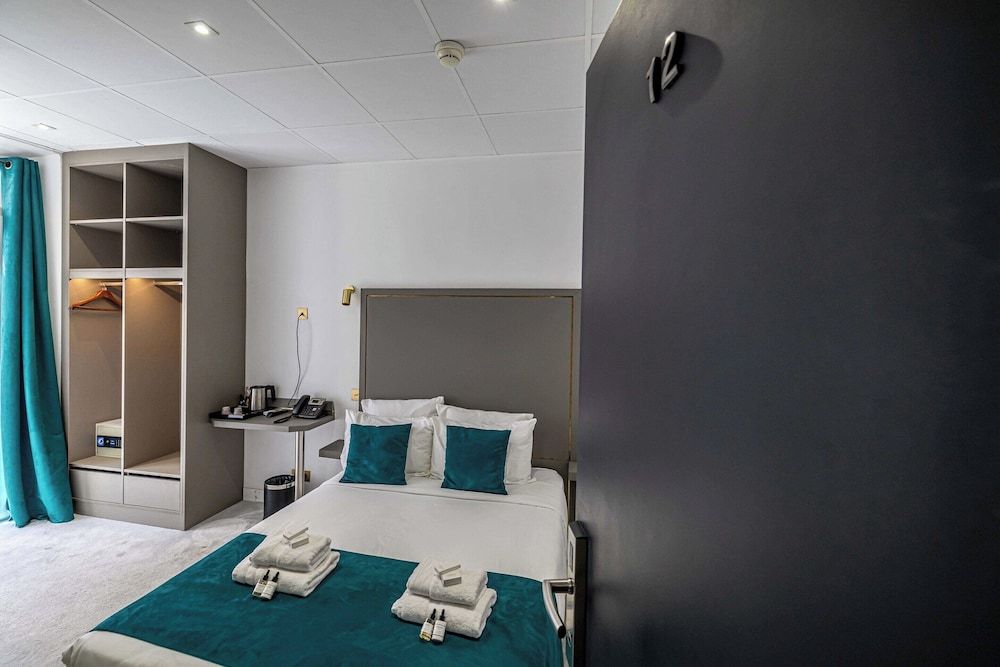 Deluxe Bedroom With Balcony in Cannes Palais 2
