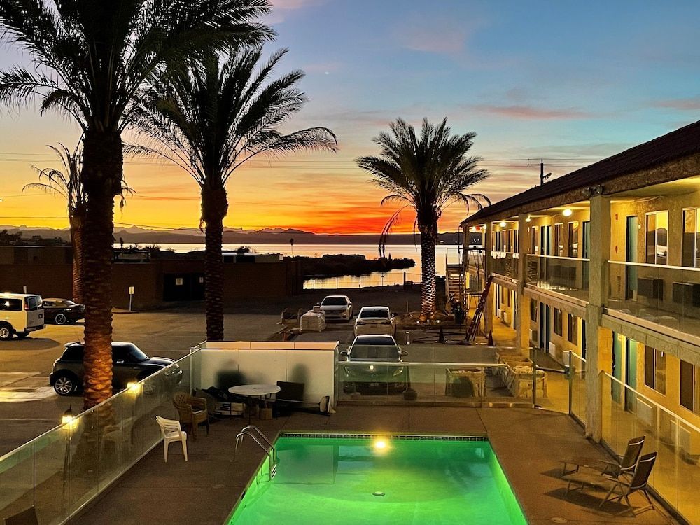 Sway Hotel Lake Havasu 1