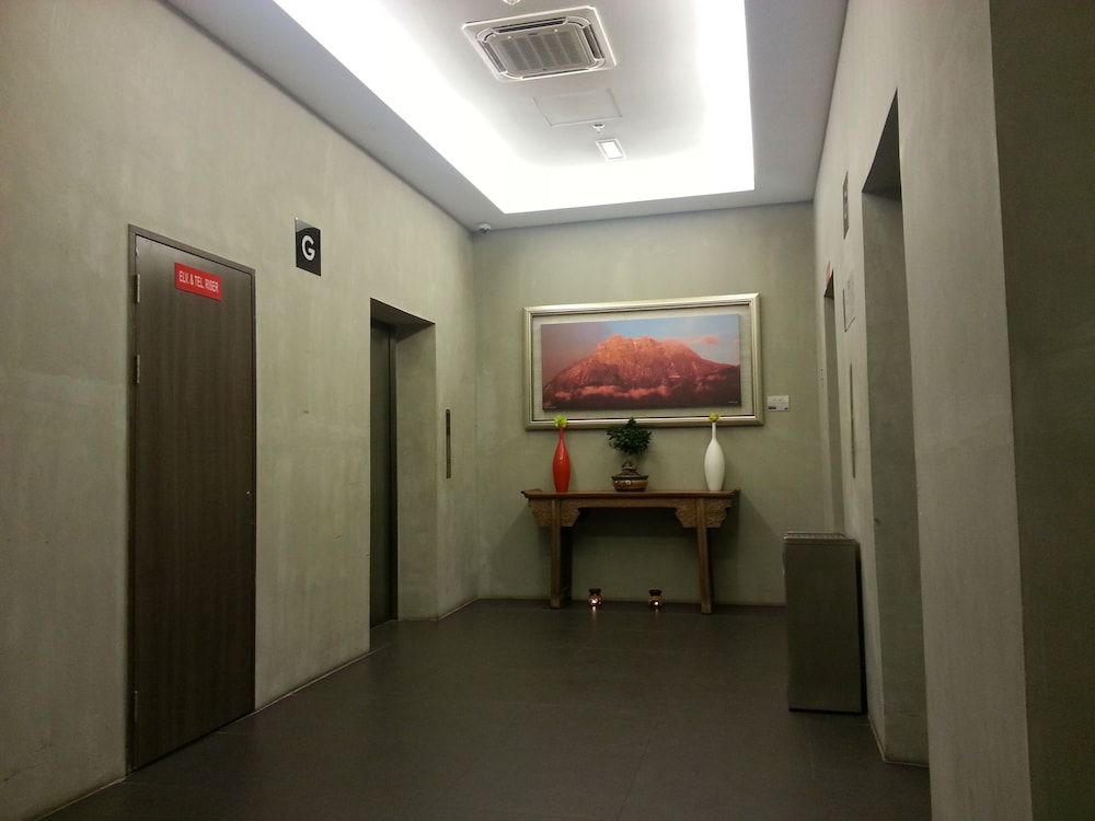 Marina Travellers Suite SKY Karamunsing 2
