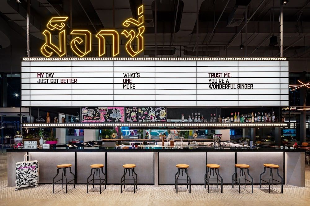 Moxy Bangkok Ratchaprasong 2