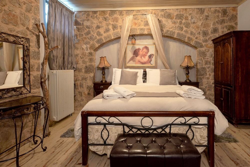 Lykovrisi Guest House 1