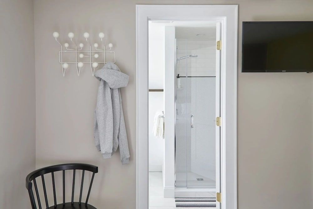 The Kent Collection - The Firefly Inn 2
