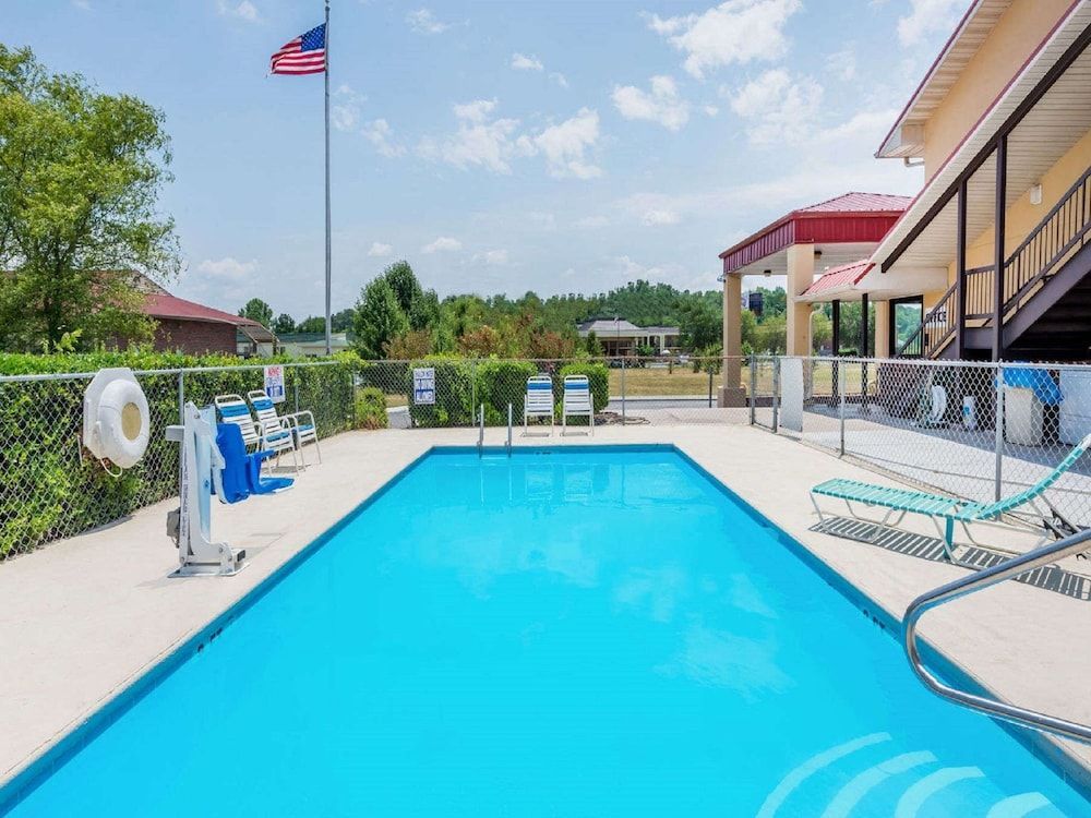 Super 8 by Wyndham Cleveland 1
