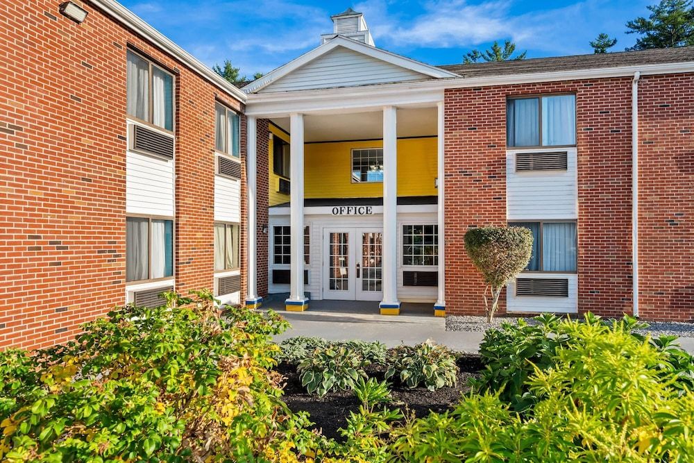 Days Inn by Wyndham Brunswick Bath Area 1