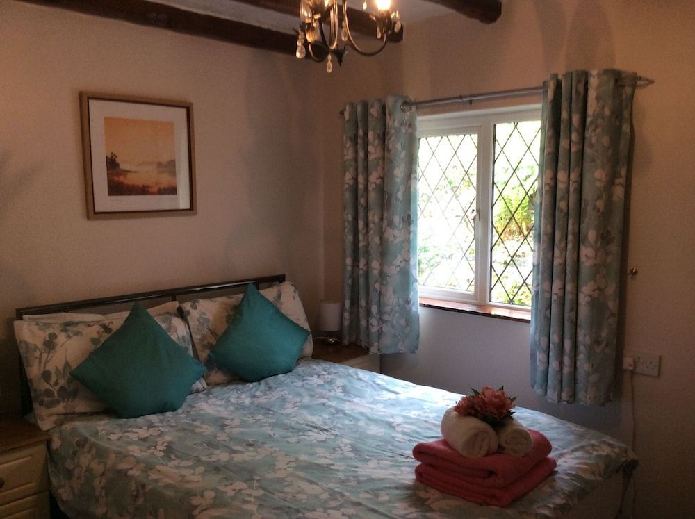 Cwmbach Guest House 2