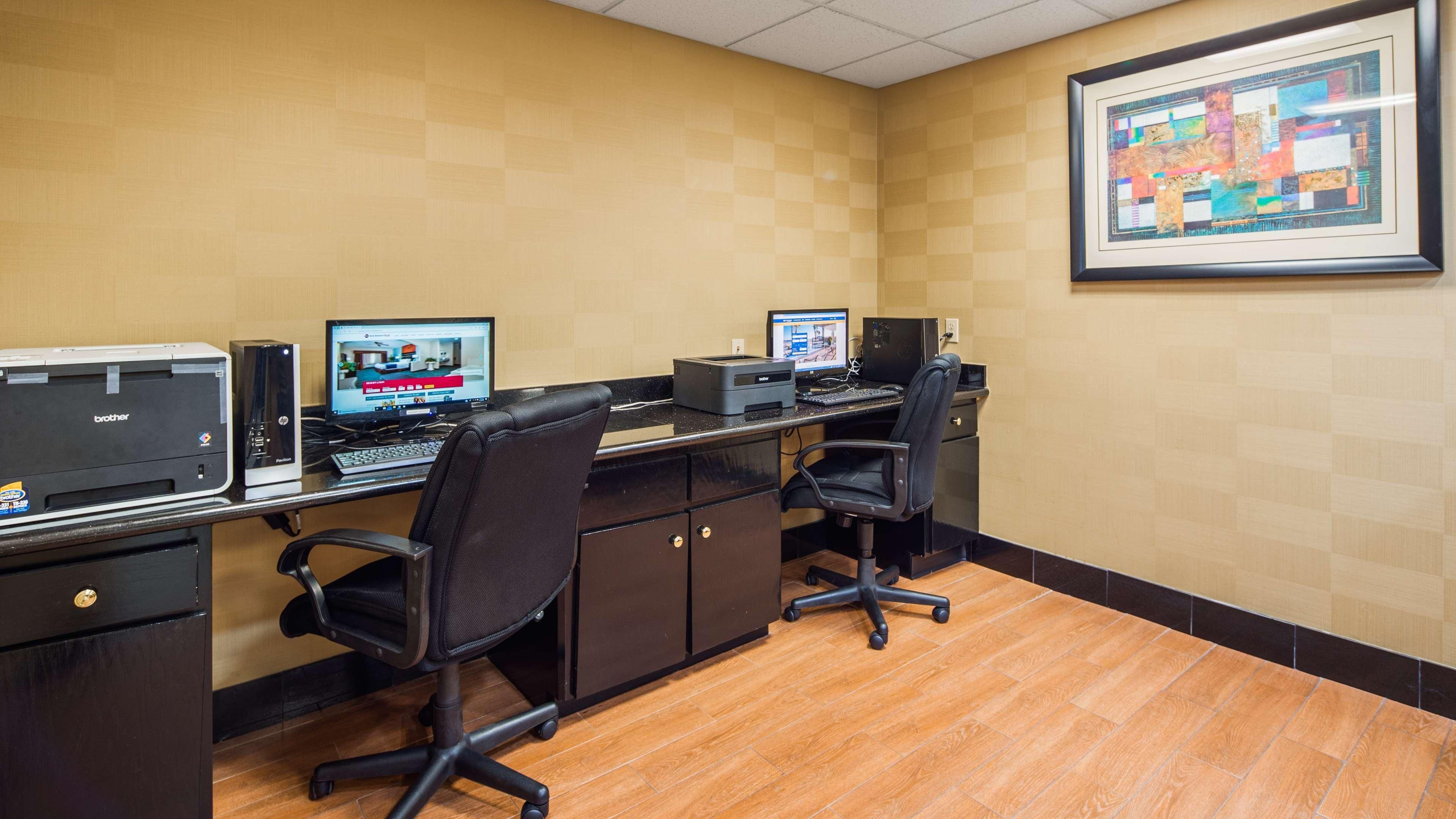 Best Western Plus Northwest Inn & Suites 2
