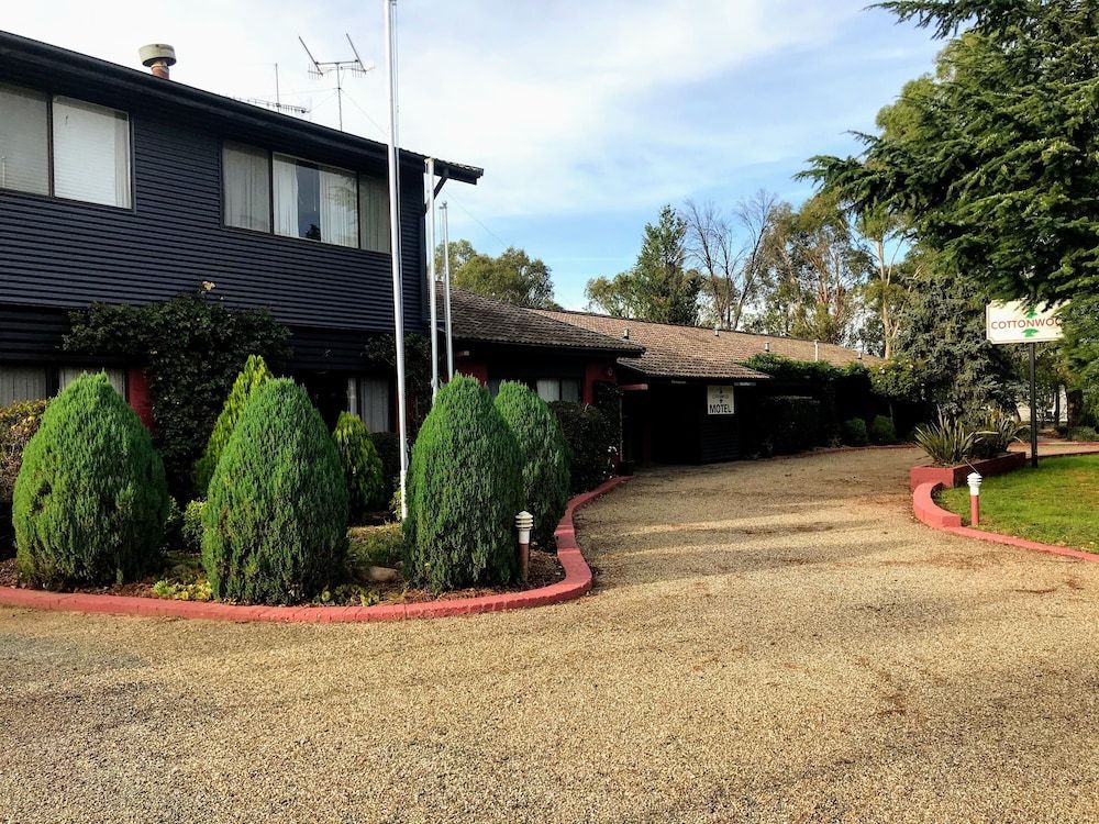 Cottonwood Lodge 1