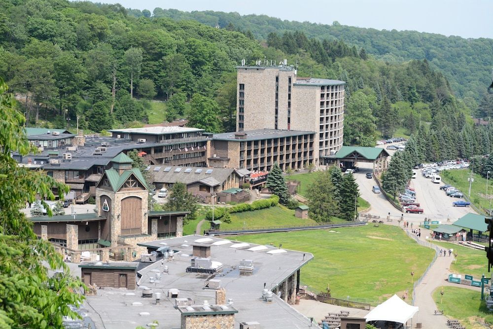 Slopeside Hotel, A Vail Resorts Property 1