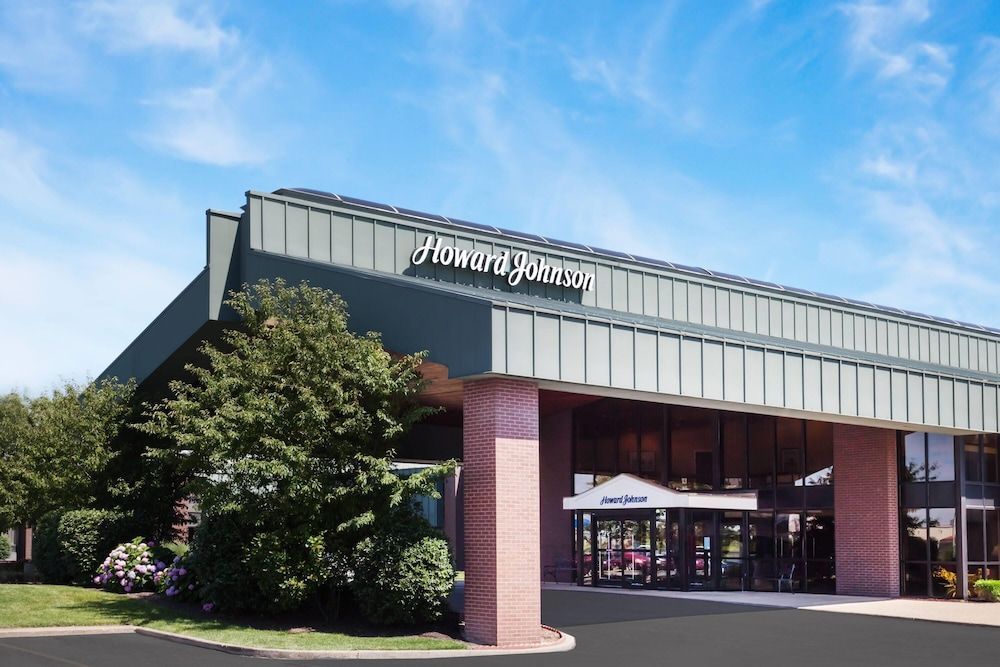 Howard Johnson by Wyndham Evansville East 1