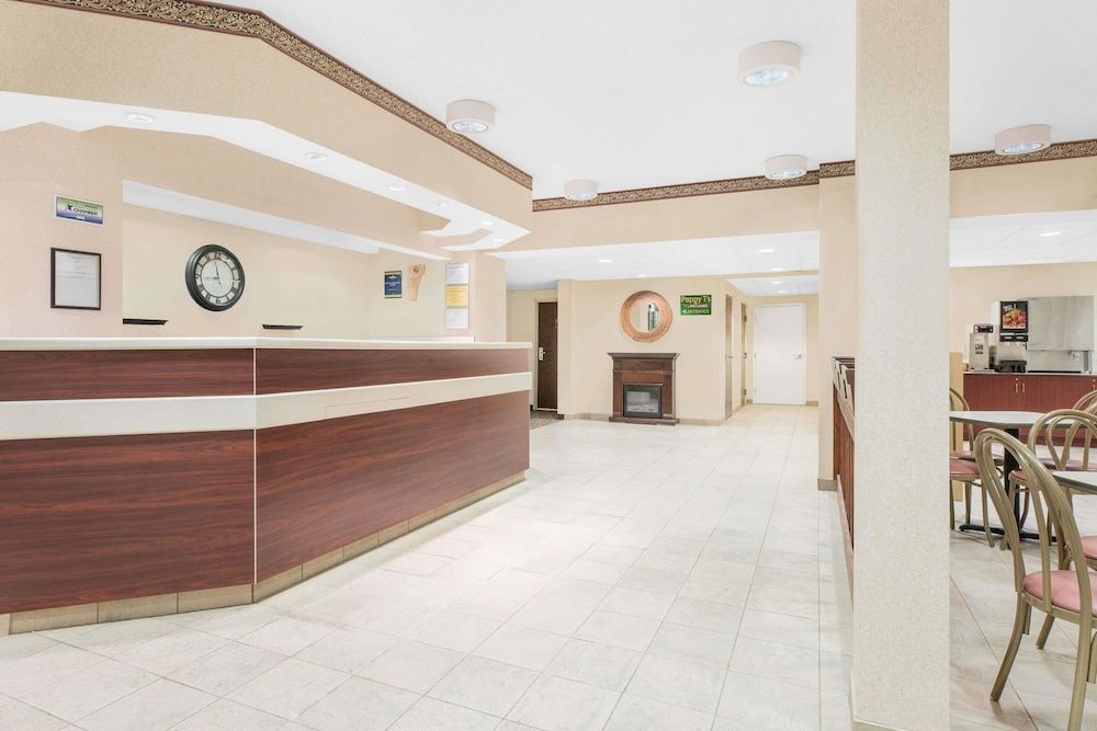 Microtel Inn & Suites by Wyndham Hamburg 2