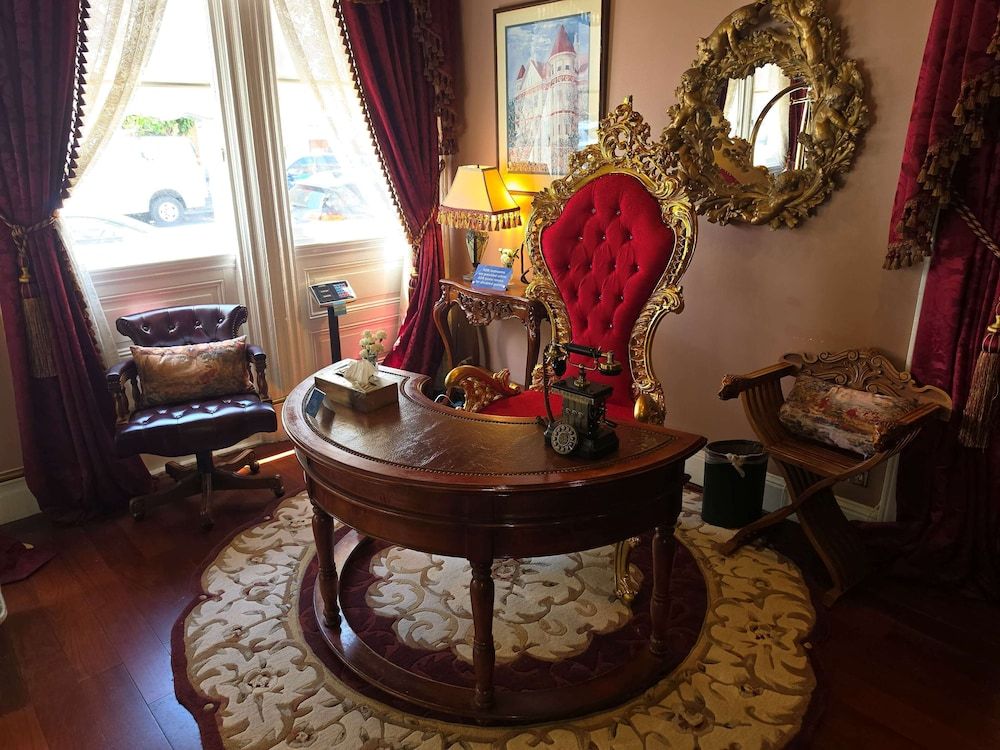 Queen Anne Hotel 2