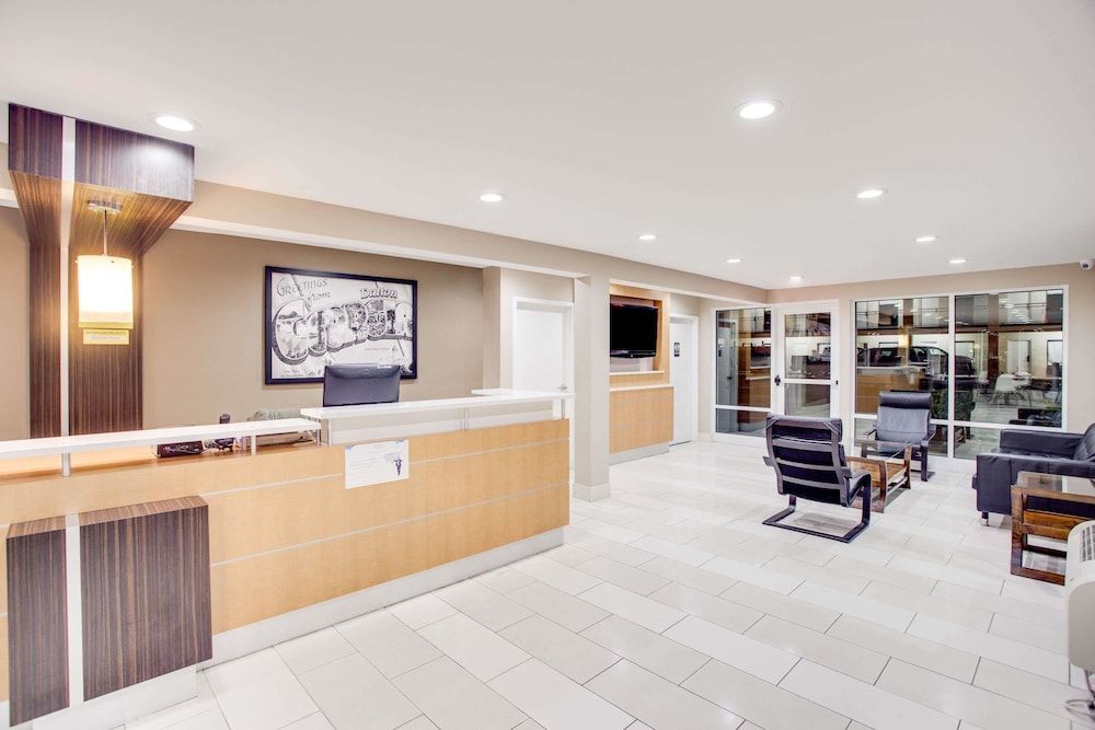Super 8 by Wyndham Dalton 2