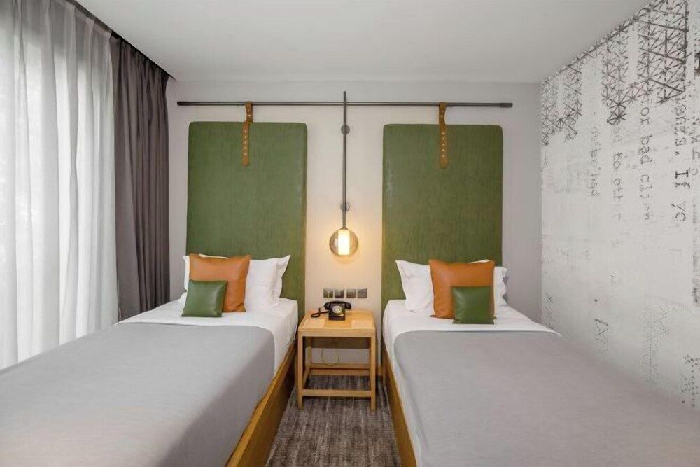 The Social House 2