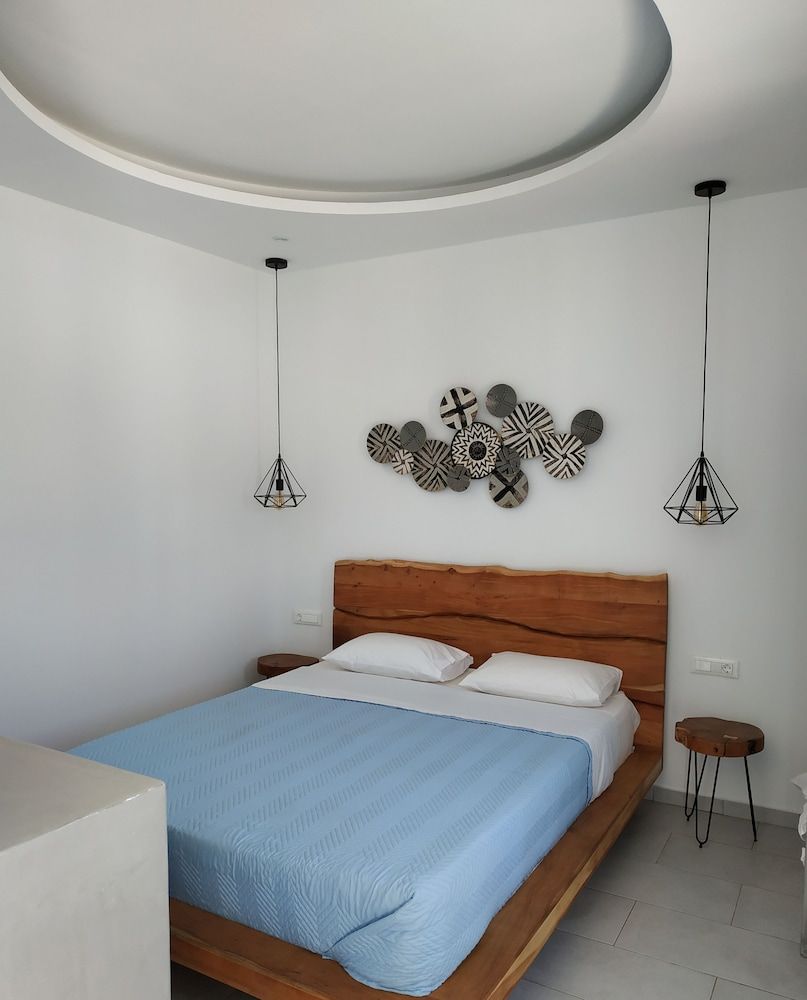 Nikos Rooms 2