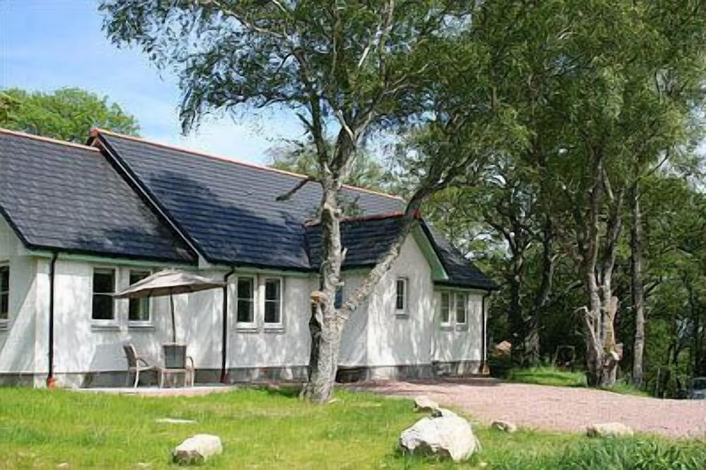 BCC Loch Ness Cottages 1
