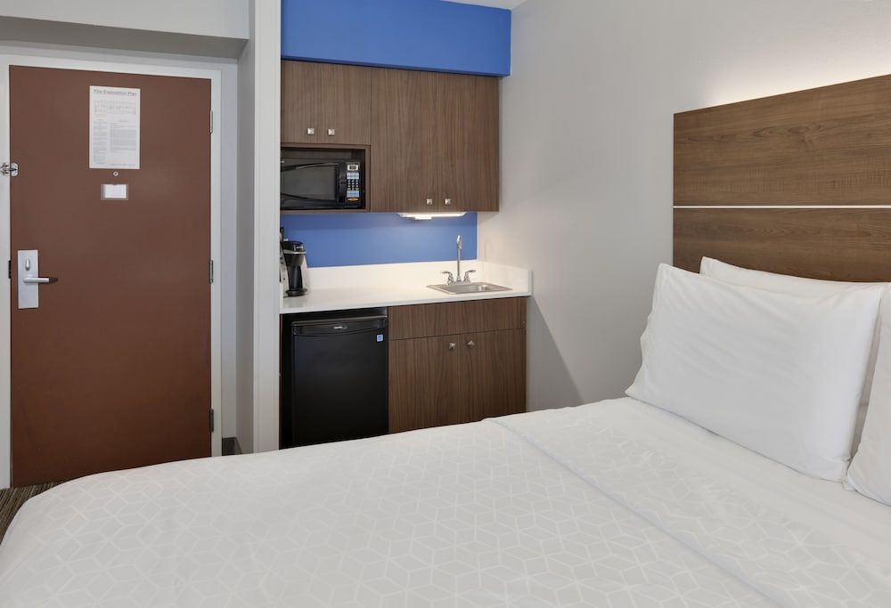 Holiday Inn Express & Suites IRVING CONV CTR - LAS COLINAS by IHG 2