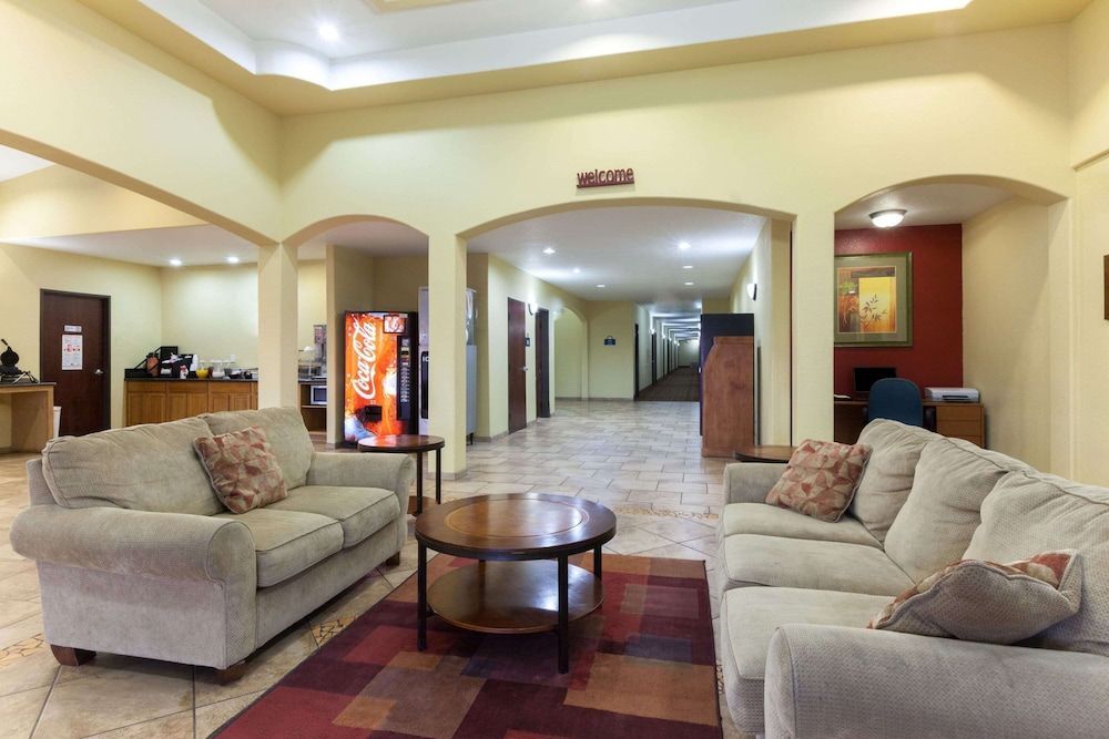 Days Inn by Wyndham San Antonio at Palo Alto 2