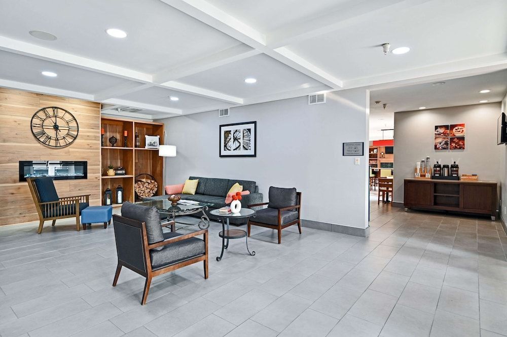 Country Inn & Suites by Radisson, Bloomington-Normal Airport, IL 2