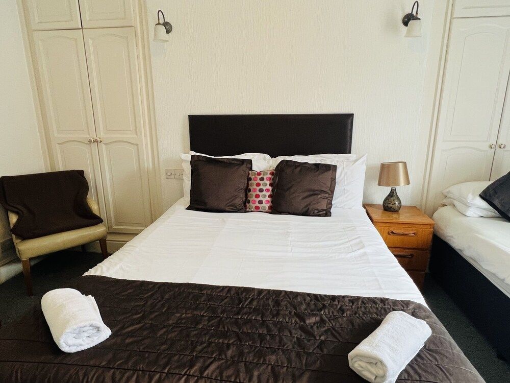 The Roadhouse Hotel 1