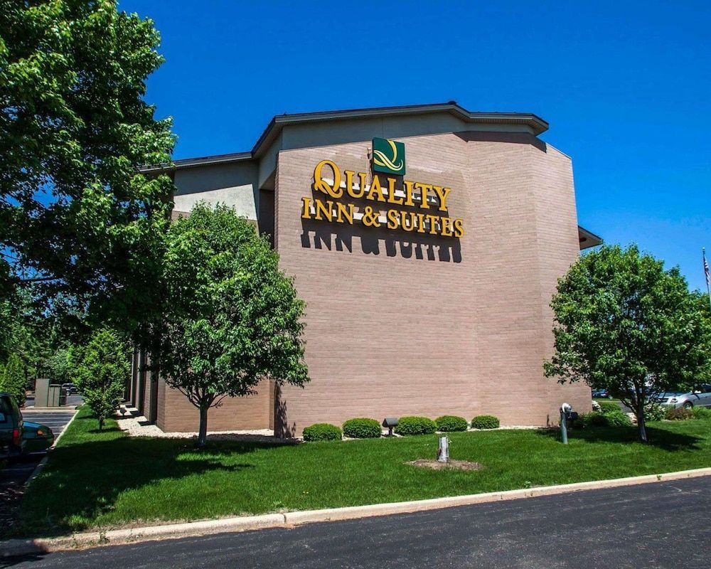 Quality Inn & Suites Peoria North 1