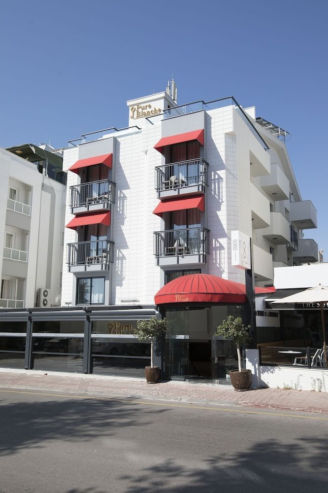 Pure Blanche Hotel 1