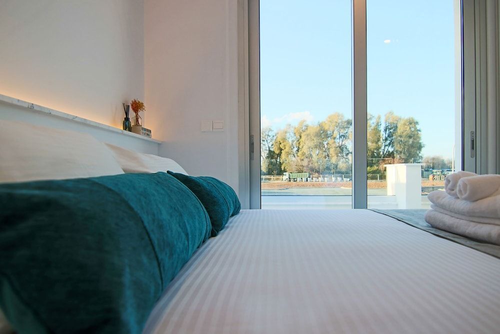 Phaedrus Living - Seaside Deluxe Flat Harbour 107 1