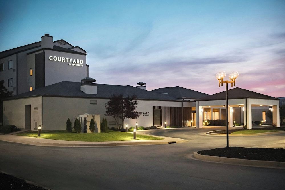 Courtyard by Marriott Louisville East 1