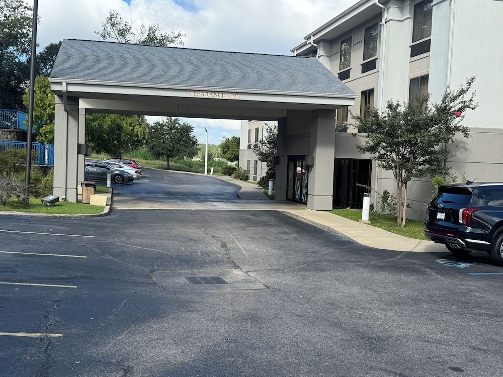 Sleep Inn & Suites Hattiesburg North 1