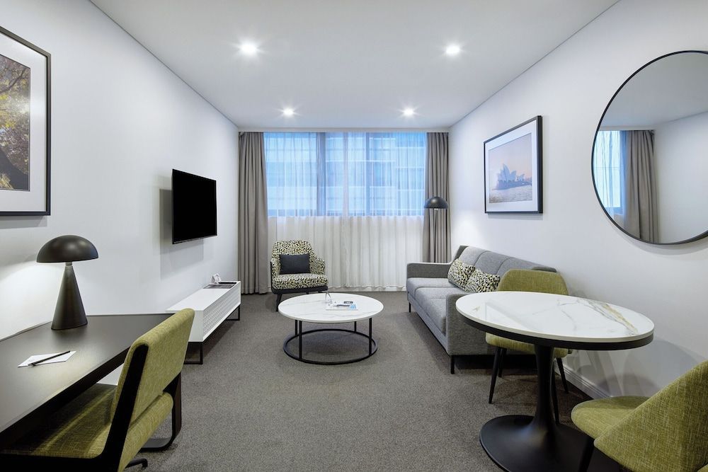 Meriton Suites North Sydney 1