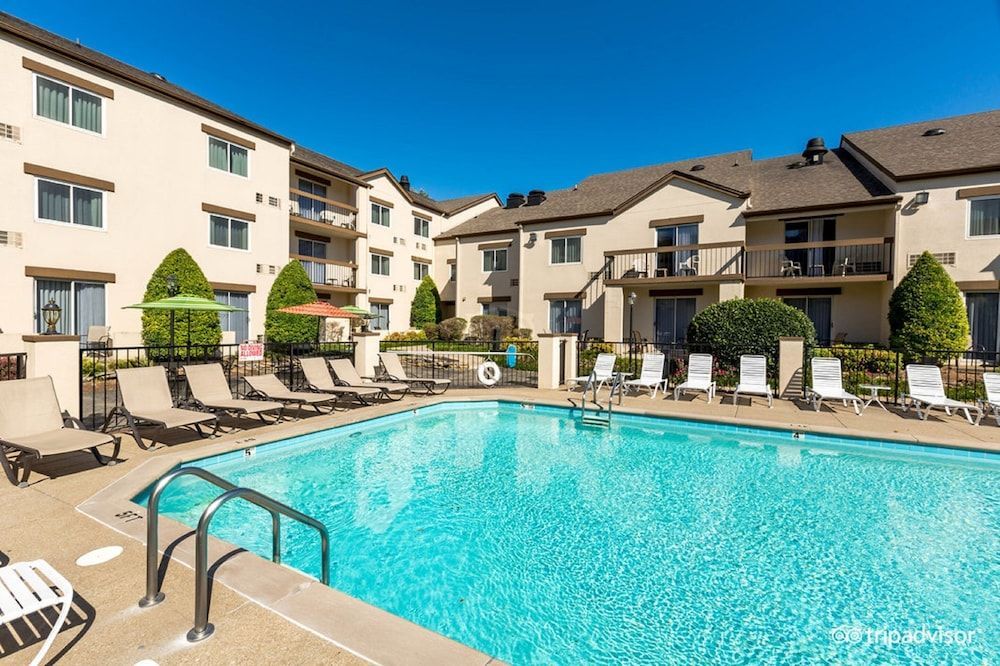 Club Hotel Nashville Inn & Suites 1